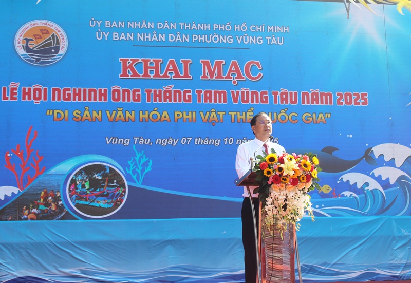 Ông Nguyễn Tấn Bản phát biểu khai mạc Lễ hội
