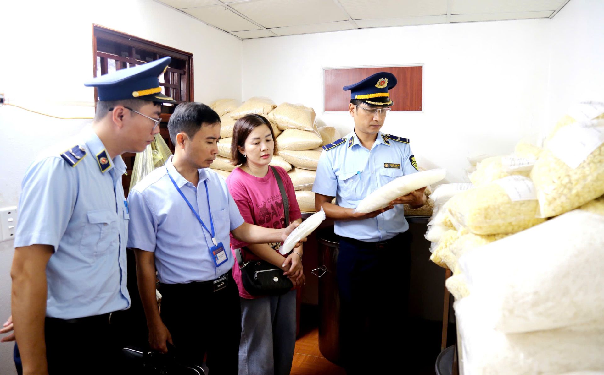 Lạng Sơn: Tăng cường kiểm tra, xử lý nghiêm các hành vi buôn lậu, gian lận thương mại