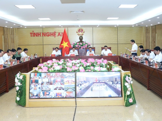 Tại phiên họp UBND tỉnh thường kỳ tháng 9/2025, báo cáo từ Sở Tài chính Nghệ An cho biết, Theo báo cáo của Giám đốc Sở Tài chính Trịnh Thanh Hải, tốc độ tăng trưởng tổng sản phẩm trên địa bàn (GRDP) Quý III ước tăng 8,62%