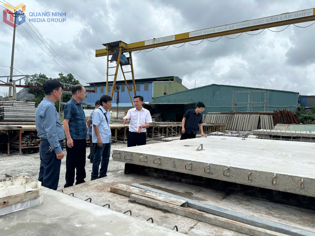 Ban Tổ chức hội thi khảo sát công nghệ xây dựng nhà lắp ghép bằng các cấu kiện bê tông đúc sẵn.