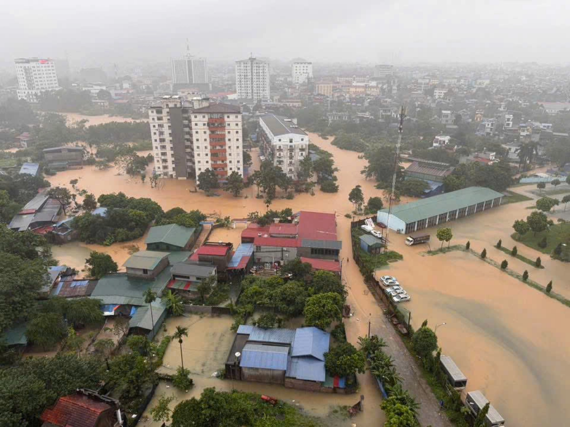 Thái Nguyên ngập sâu sáng 7/10.