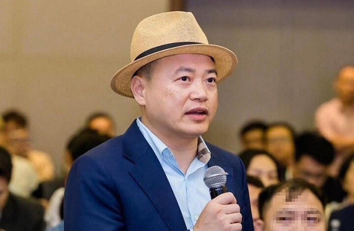 Ông Nguyễn Hòa Bình, tức Shark Bình.