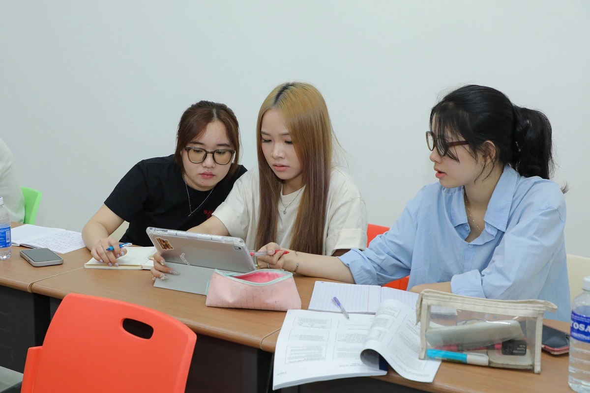 Sinh viên Trường ĐH Công nghiệp TP. HCM học trên giảng đường. (Ảnh: Hà Hữu Tài)