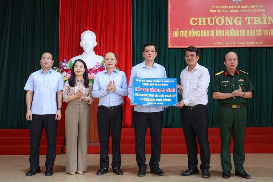 TP. Hồ Chí Minh hỗ trợ Hà Tĩnh hơn 10 tỷ đồng khắc phục hậu quả bão số 10