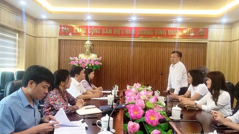 Lãnh đạo Ủy ban MTTQ tỉnh cảm ơn tình cảm quý báu, nghĩa cử cao đẹp, sự động viên kịp thời, có ý nghĩa to lớn của cán bộ, công chức các chi nhánh Ngân hàng Agribank đã quan tâm, chia sẻ, chung tay cùng với tỉnh hỗ trợ người dân bị thiệt hại do bão, lũ Lãnh đạo Ủy ban MTTQ tỉnh cảm ơn tình cảm quý báu, nghĩa cử cao đẹp, sự động viên kịp thời, có ý nghĩa to lớn của cán bộ, công chức các chi nhánh Ngân hàng Agribank đã quan tâm, chia sẻ, chung tay cùng với tỉnh hỗ trợ người dân bị thiệt hại do bão, lũ