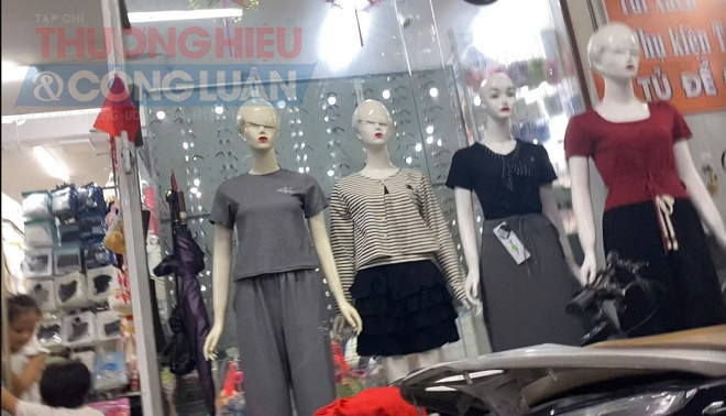 Đa dạng các mẫu quần áo, thời trang bắt mắt Đa dạng các mẫu quần áo, thời trang bắt mắt