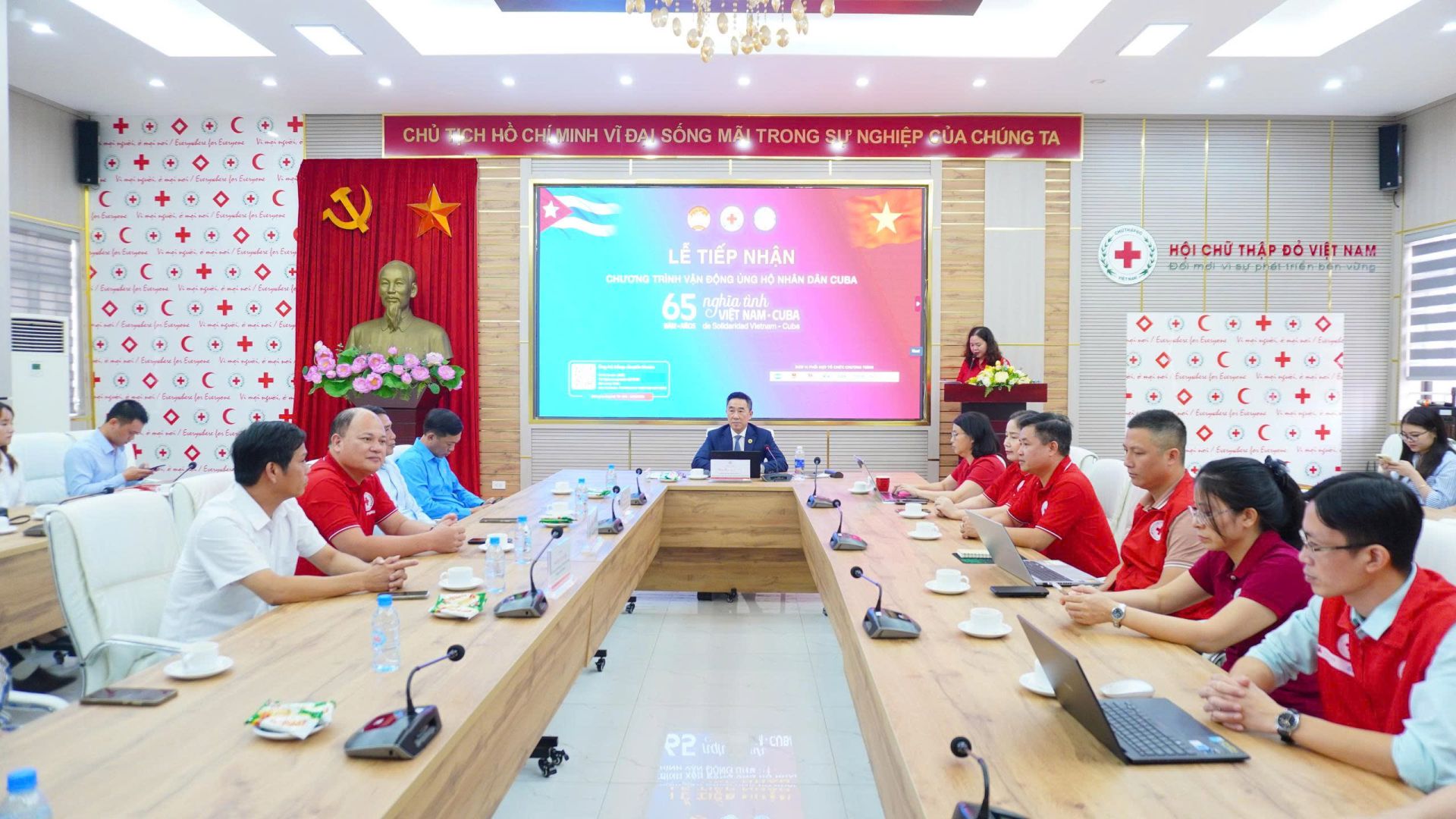 Đại biểu tham dự chương trình.