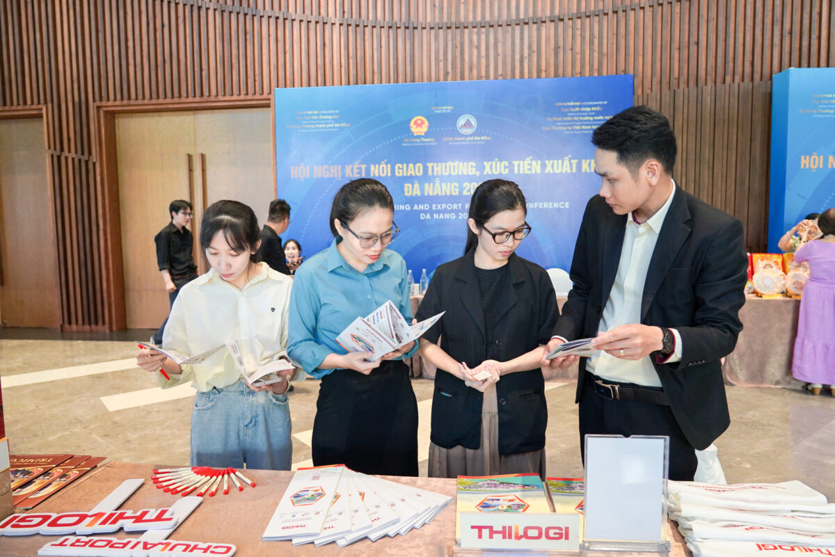 Gian hàng THILOGI giới thiệu dịch vụ logistics trọn gói, thu hút sự quan tâm của nhiều doanh nghiệp