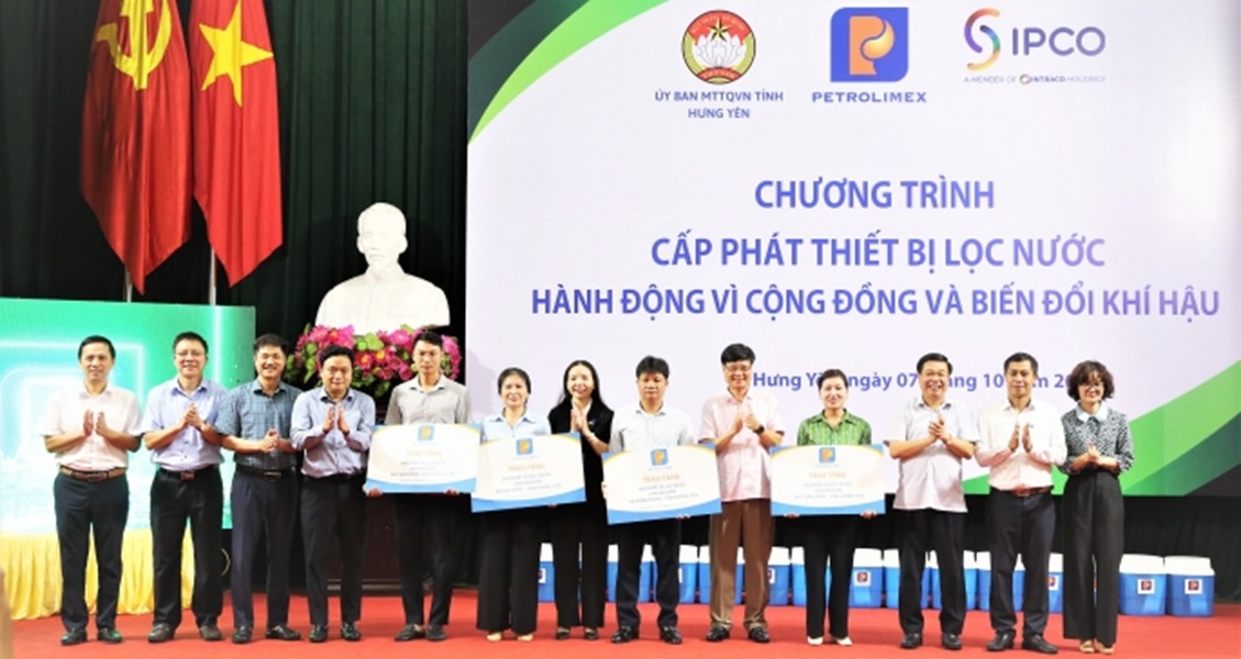 Petrolimex trao 1.100 bình lọc nước tới các hộ dân khó khăn, thiếu nước sạch tại Hưng Yên