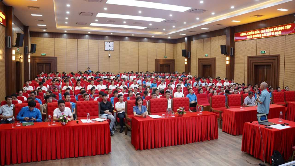 Lớp huấn luyện an toàn vệ sinh viên năm 2025 do Công đoàn Công ty CP Than Vàng Danh tổ chức.