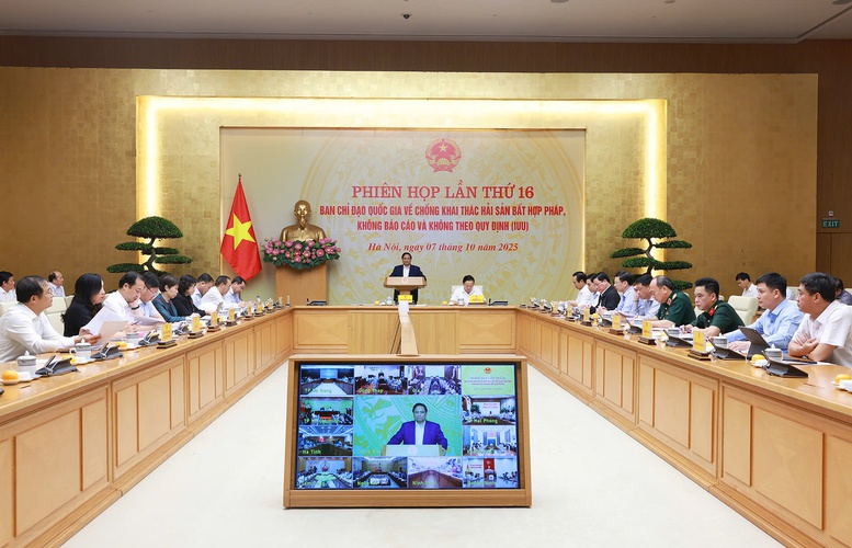 Thủ tướng Phạm Minh Chính chủ trì Phiên họp lần thứ 16 Ban Chỉ đạo Quốc gia về chống khai thác hải sản bất hợp pháp, không báo cáo và không theo quy định (IUU) - Ảnh: VGP/Nhật Bắc