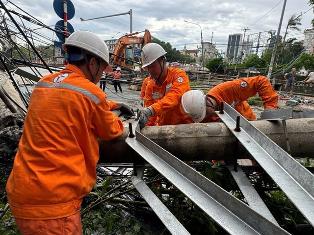 Nghệ An khôi phục hoàn toàn hệ thống điện sau bão số 10