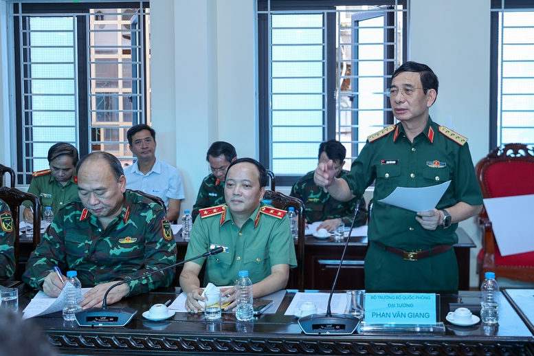 Bộ trưởng Bộ Quốc phòng Phan Văn Giang phát biểu