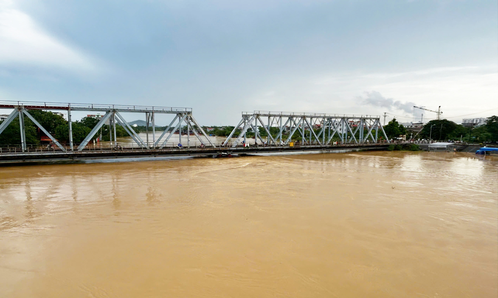 Mực nước rên sông Thương tại trạm Phủ Lạng Thương 6,91m, trên mức BĐ3 0,61m.