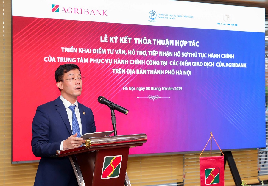 Ông Cù Ngọc Trang - Giám đốc Trung tâm Phục vụ Hành chính công Thành phố Hà Nội phát biểu tại lễ ký kết