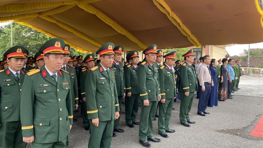 Các đại biểu tham dự Lễ viếng, truy điệu và an táng hài cốt liệt sĩ.