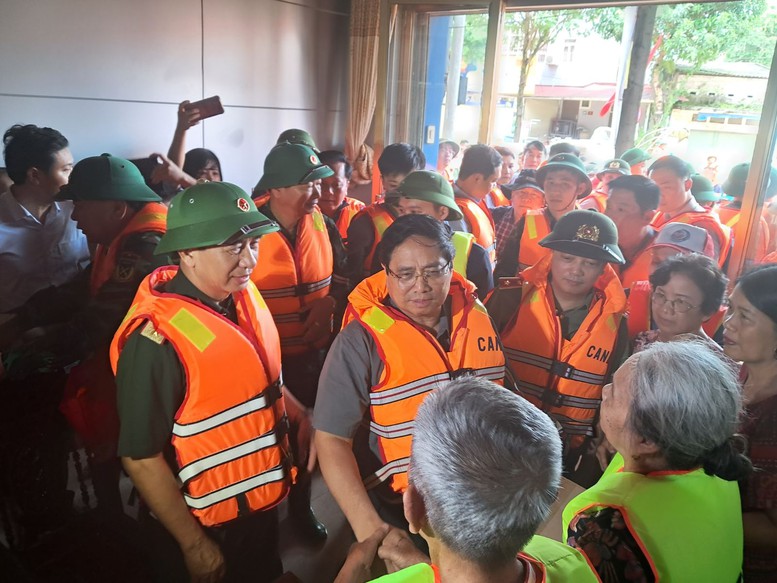 Thủ tướng Phạm Minh Chính tới Thái Nguyên thăm hỏi người dân, chỉ đạo khắc phục hậu quả mưa lũ