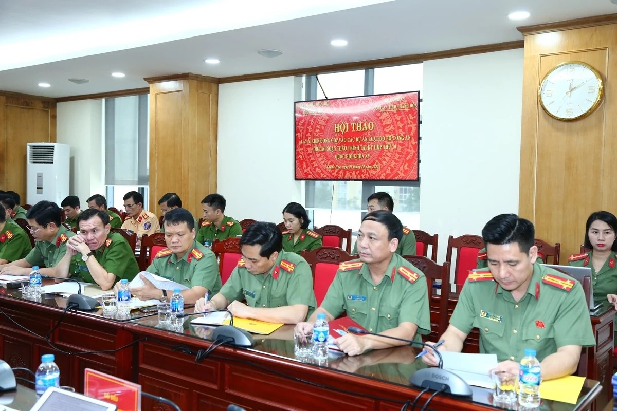 Các đại biểu tham dự buổi hội thảo.