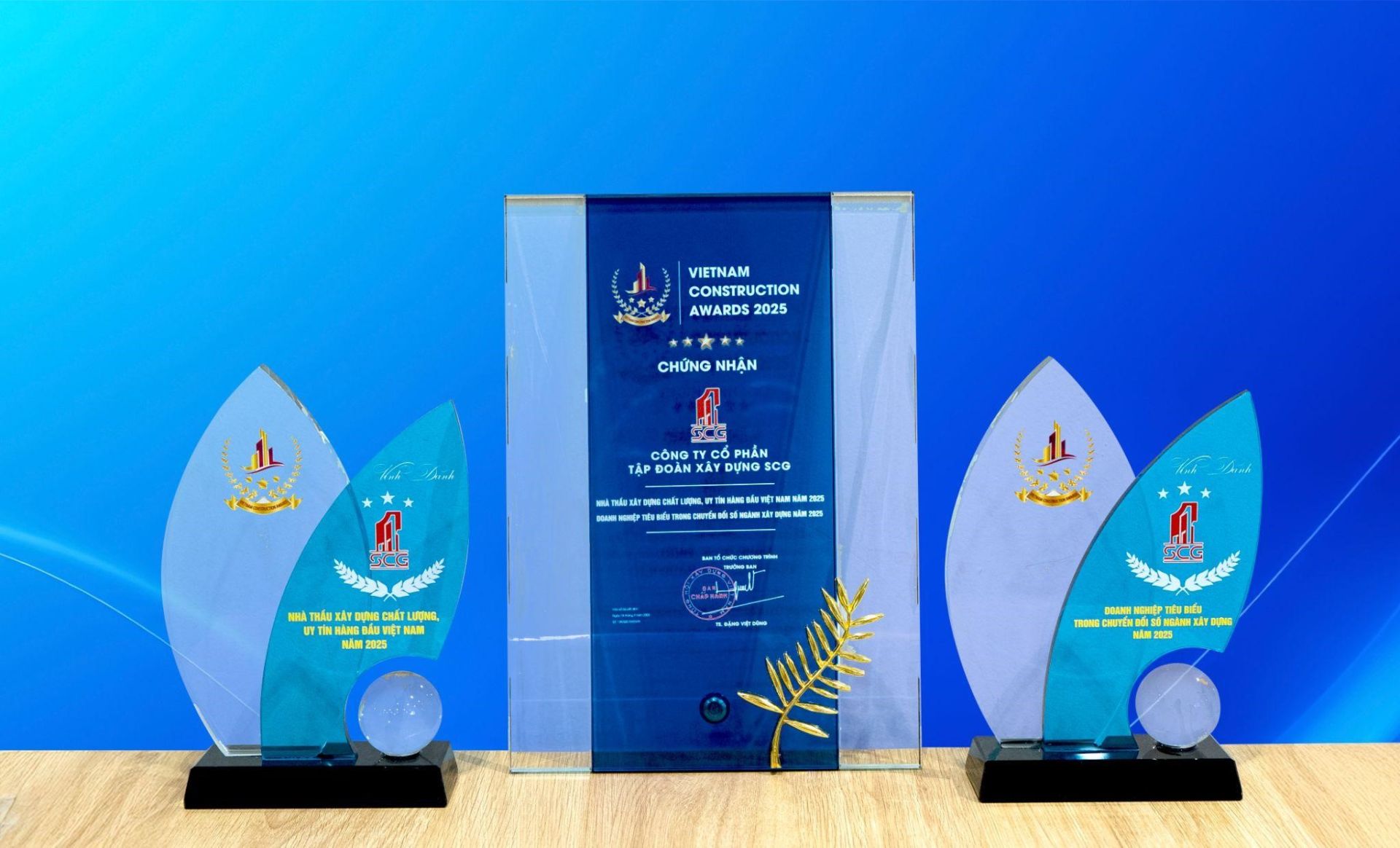 Hai giải thưởng được trao cho SCG Group là sự ghi nhận xứng đáng cho nỗ lực bền bỉ trong hành trình kiến tạo những công trình chất lượng cao, ứng dụng công nghệ tiên tiến và tiên phong chuyển đổi số toàn diện Hai giải thưởng được trao cho SCG Group là sự ghi nhận xứng đáng cho nỗ lực bền bỉ trong hành trình kiến tạo những công trình chất lượng cao, ứng dụng công nghệ tiên tiến và tiên phong chuyển đổi số toàn diện