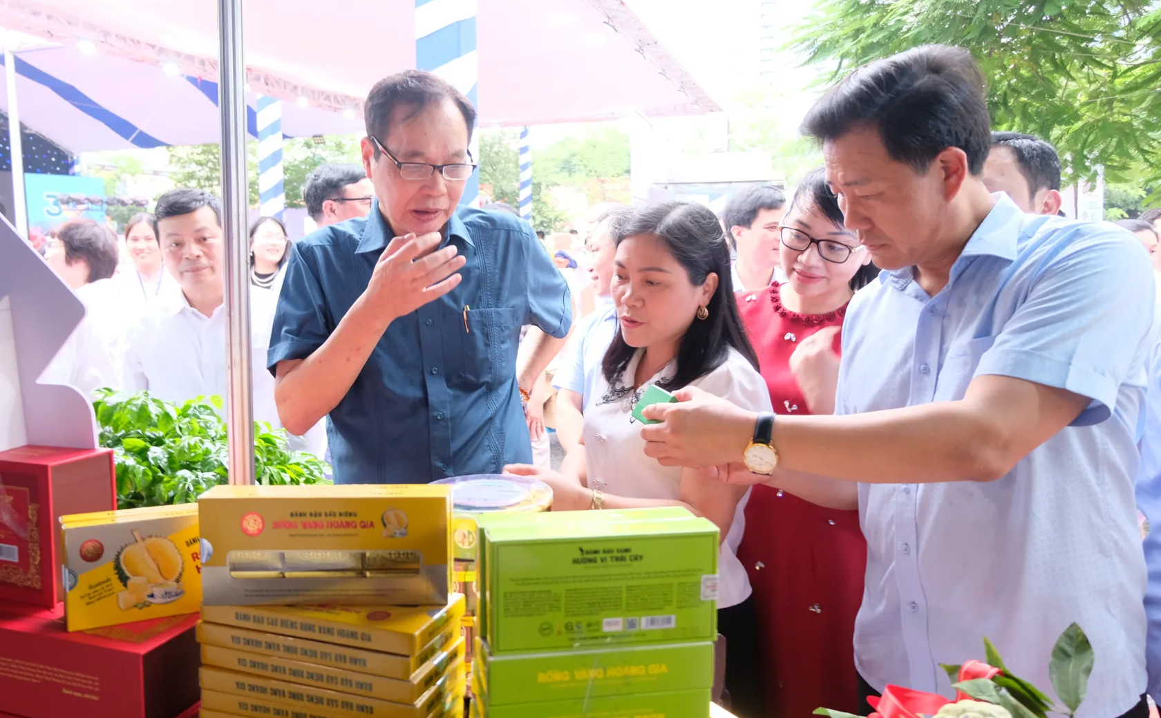 Với 3.463 sản phẩm OCOP, Hà Nội hiện chiếm khoảng 20,3% tổng số sản phẩm OCOP của cả nước. Ảnh: Tùng Nguyễn Với 3.463 sản phẩm OCOP, Hà Nội hiện chiếm khoảng 20,3% tổng số sản phẩm OCOP của cả nước. Ảnh: Tùng Nguyễn