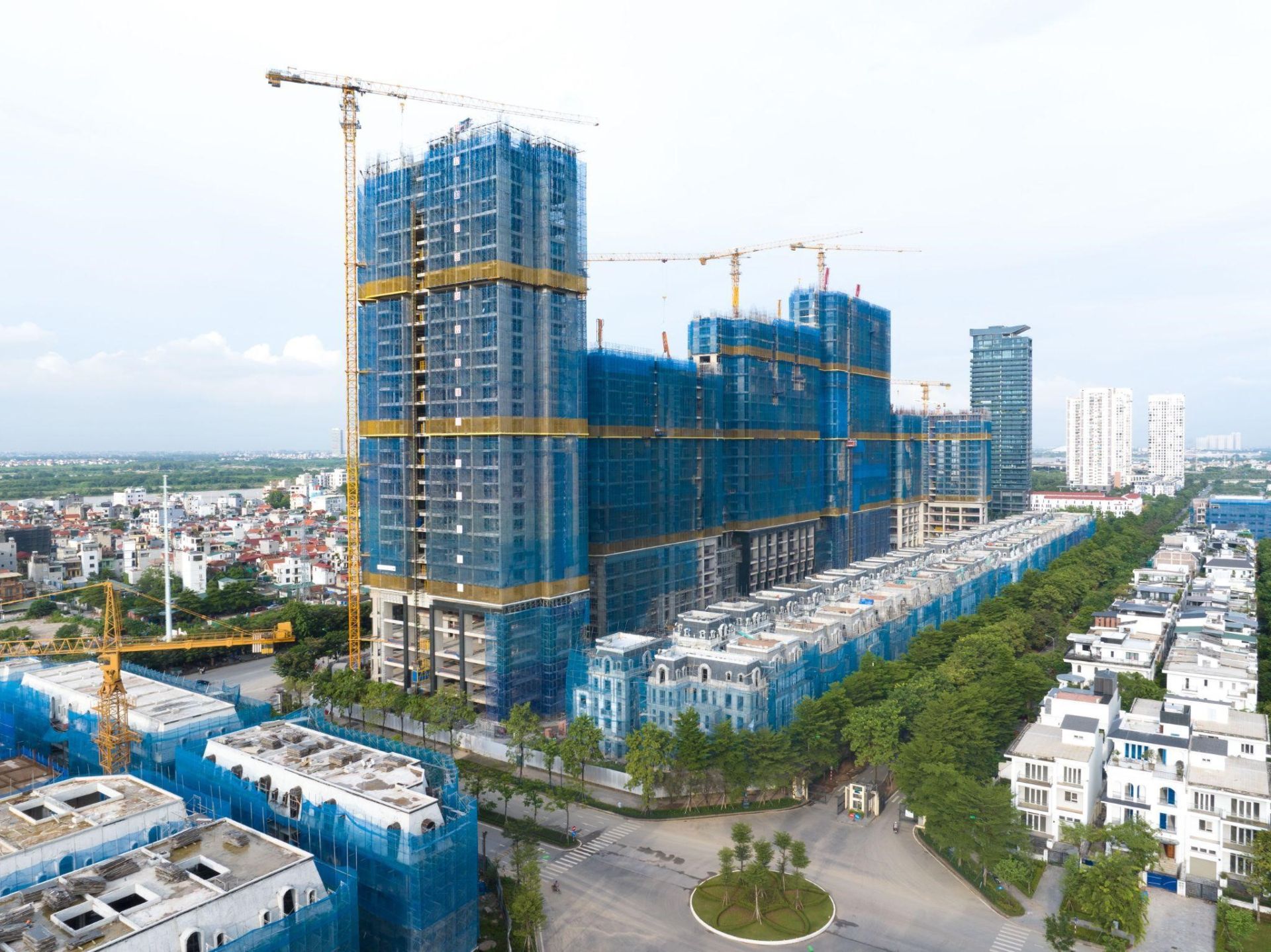 Những công trình mang dấu ấn của Sunshine Group và SCG Group không những vượt chuẩn về chất lượng và thẩm mỹ mà còn được ghi dấu bởi những giá trị tiên phong về công nghệ tiên tiến, góp phần thay đổi diện mạo đô thị Những công trình mang dấu ấn của Sunshine Group và SCG Group không những vượt chuẩn về chất lượng và thẩm mỹ mà còn được ghi dấu bởi những giá trị tiên phong về công nghệ tiên tiến, góp phần thay đổi diện mạo đô thị