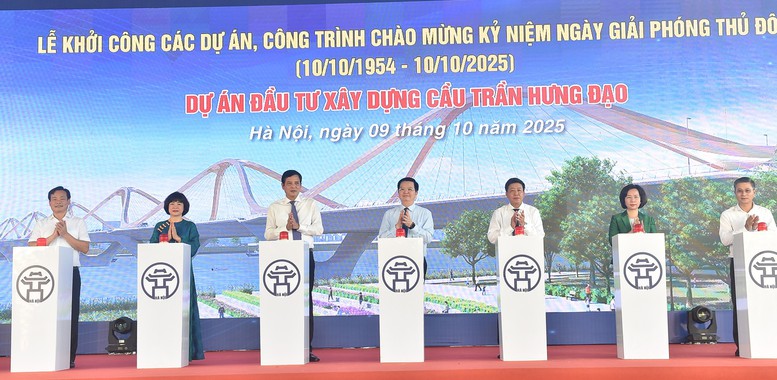 Phó Thủ tướng và các đại biểu thực hiện nghi thức khởi công - Ảnh: VGP/Giang Thanh Phó Thủ tướng và các đại biểu thực hiện nghi thức khởi công - Ảnh: VGP/Giang Thanh