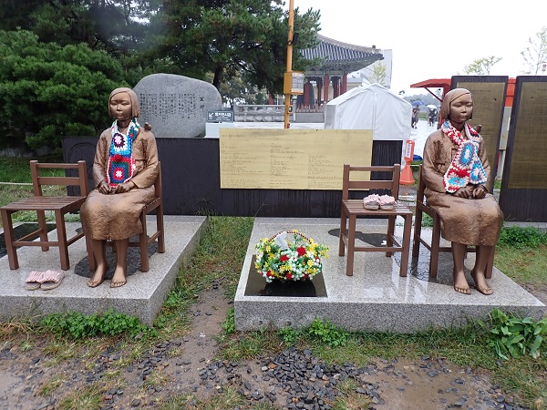 Đài tưởng niệm các phụ nữ là nạn nhân chiến tranh tại khu DMZ