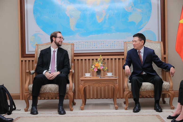 Phó Thủ tướng Chính phủ Hồ Đức Phớc tiếp và làm việc với ông Marco Dal Lago, Phó Chủ tịch phụ trách Phát triển và Đối tác toàn cầu và đoàn công tác của Tập đoàn Tether. Phó Thủ tướng Chính phủ Hồ Đức Phớc tiếp và làm việc với ông Marco Dal Lago, Phó Chủ tịch phụ trách Phát triển và Đối tác toàn cầu và đoàn công tác của Tập đoàn Tether.