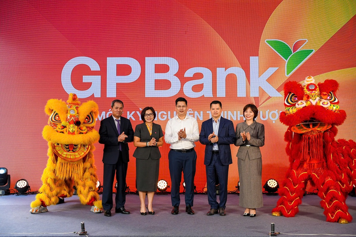 Đại diện lãnh đạo Cục Quản lý Giám sát TCTD, lãnh đạo VPBank và GPBank tại buổi lễ công bố nhận diện thương hiệu mới của GPBank Đại diện lãnh đạo Cục Quản lý Giám sát TCTD, lãnh đạo VPBank và GPBank tại buổi lễ công bố nhận diện thương hiệu mới của GPBank