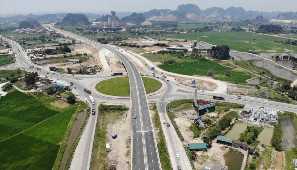 Cao tốc Mai Sơn - quốc lộ 45 đoạn qua tỉnh Ninh Bình. Ảnh: Lê Hoàng Cao tốc Mai Sơn - quốc lộ 45 đoạn qua tỉnh Ninh Bình. Ảnh: Lê Hoàng
