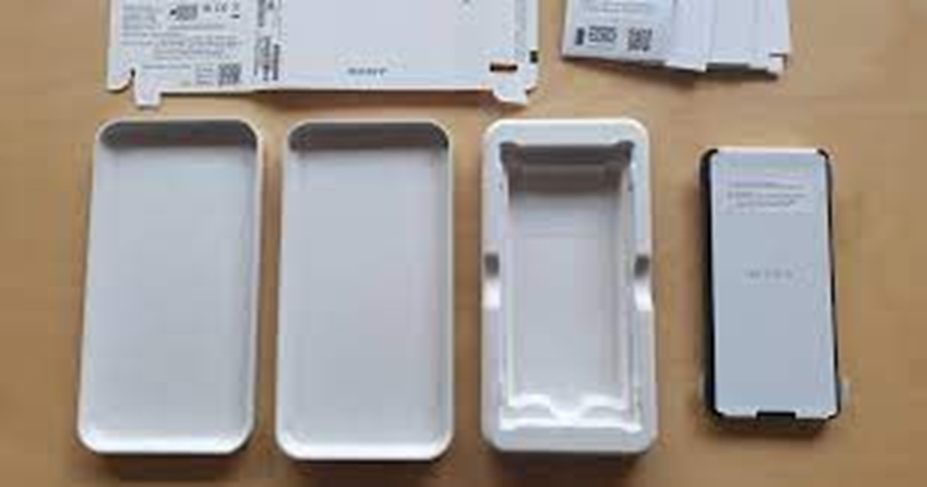 Sau Apple, Sony gây tranh cãi khi loại bỏ cả dây cáp sạc khỏi hộp đựng điện thoại