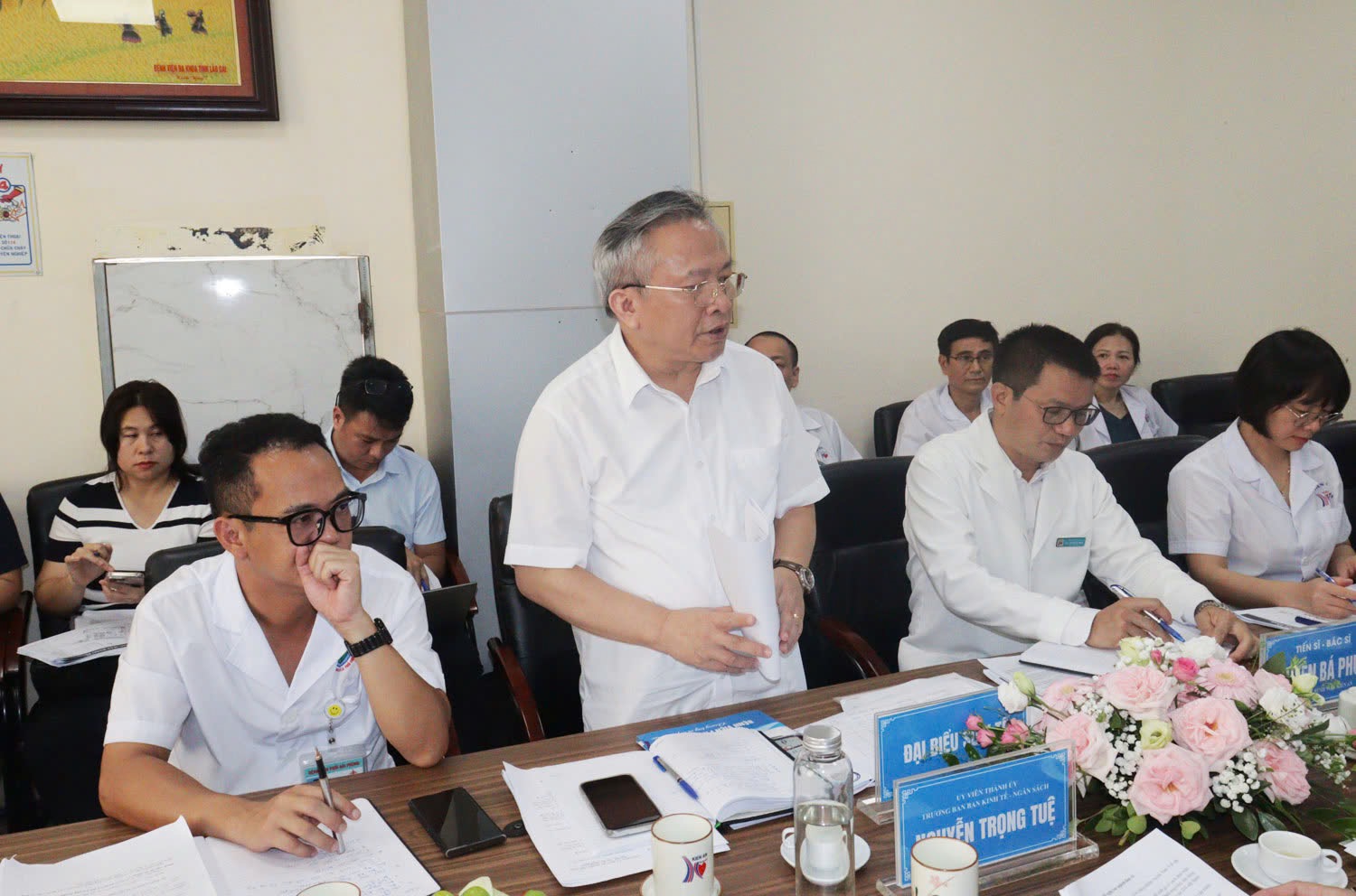 Lãnh đạo Sở Y tế báo cáo tại cuộc làm việc.