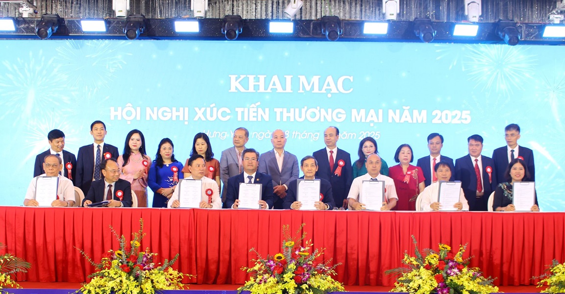 Hiệp hội Doanh nghiệp tỉnh Hưng Yên ký kết hợp tác với các đơn vị tại hội nghị Hội nghị xúc tiến thương mại năm 2025. Hiệp hội Doanh nghiệp tỉnh Hưng Yên ký kết hợp tác với các đơn vị tại hội nghị Hội nghị xúc tiến thương mại năm 2025.