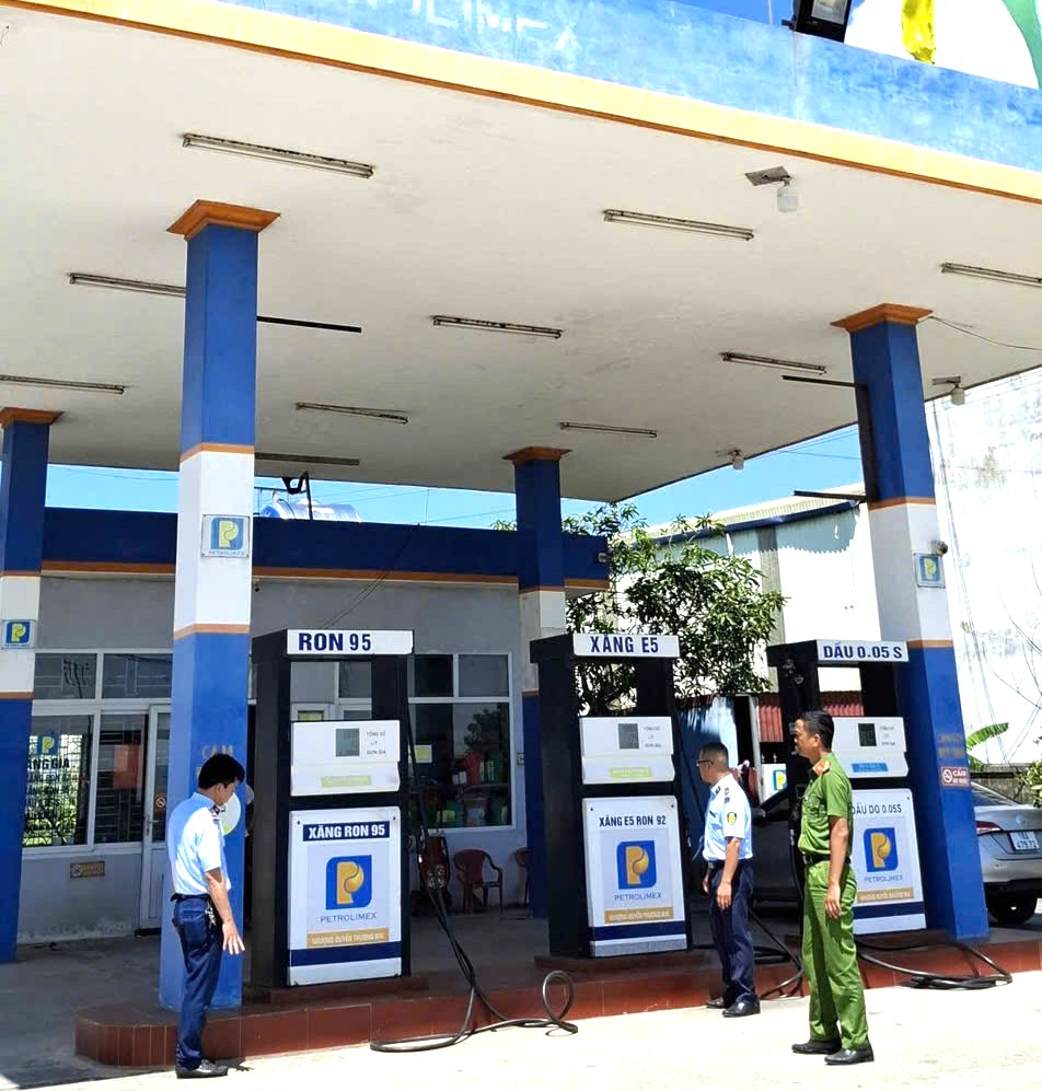 Ninh Bình: Xử phạt 15 triệu đồng doanh nghiệp xăng dầu vi phạm quy định về biển hiệu