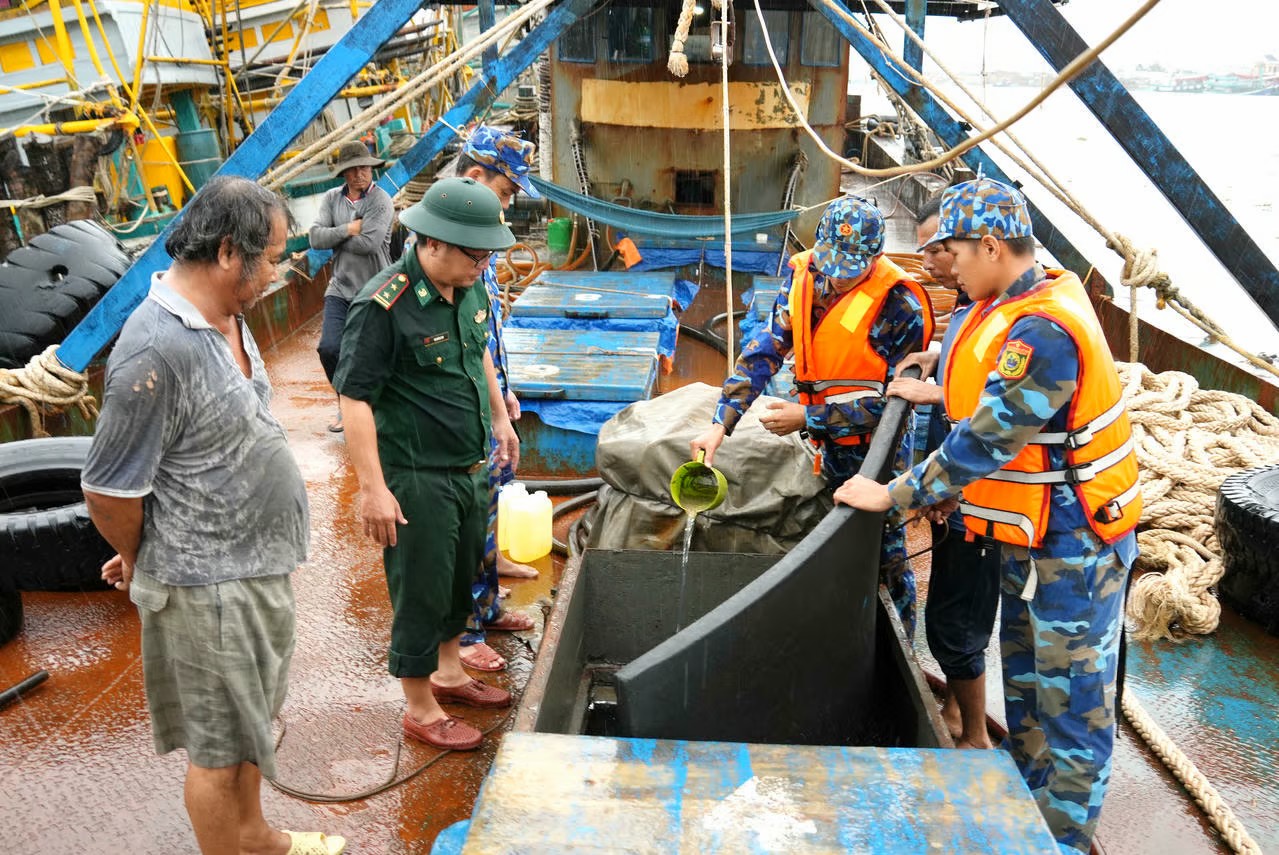 Phát hiện tàu cá vận chuyển trái phép 65.000 lít dầu D.O trên vùng biển Tây Nam