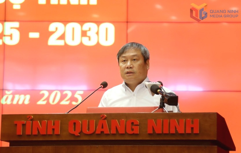 Ông Vũ Đại Thắng, Ủy viên Trung ương Đảng, Bí thư Tỉnh ủy, Trưởng Đoàn ĐBQH tỉnh Quảng Ninh phát biểu chỉ đạo tại hội nghị. Ông Vũ Đại Thắng, Ủy viên Trung ương Đảng, Bí thư Tỉnh ủy, Trưởng Đoàn ĐBQH tỉnh Quảng Ninh phát biểu chỉ đạo tại hội nghị.