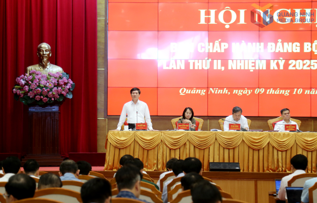 Ông Vũ Quyết Tiến, Phó Bí thư Tỉnh ủy Quảng Ninh, phát biểu tại hội nghị. Ông Vũ Quyết Tiến, Phó Bí thư Tỉnh ủy Quảng Ninh, phát biểu tại hội nghị.