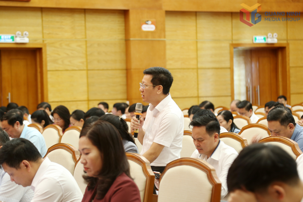 Ông Nguyễn Việt Dũng, Giám đốc Sở Văn hóa, Thể thao và Du lịch, phát biểu thảo luận tại hội nghị. Ông Nguyễn Việt Dũng, Giám đốc Sở Văn hóa, Thể thao và Du lịch, phát biểu thảo luận tại hội nghị.