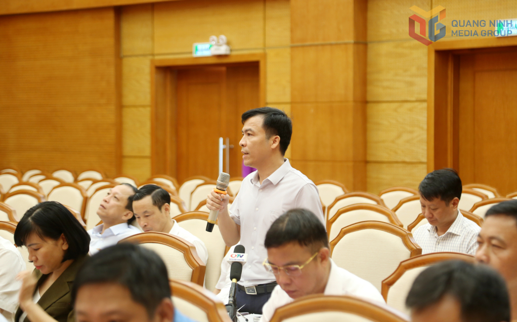 Ông Đàm Trung Hiếu, Bí thư Đảng ủy phường Hiệp Hòa, phát biểu thảo luận tại hội nghị. Ông Đàm Trung Hiếu, Bí thư Đảng ủy phường Hiệp Hòa, phát biểu thảo luận tại hội nghị.