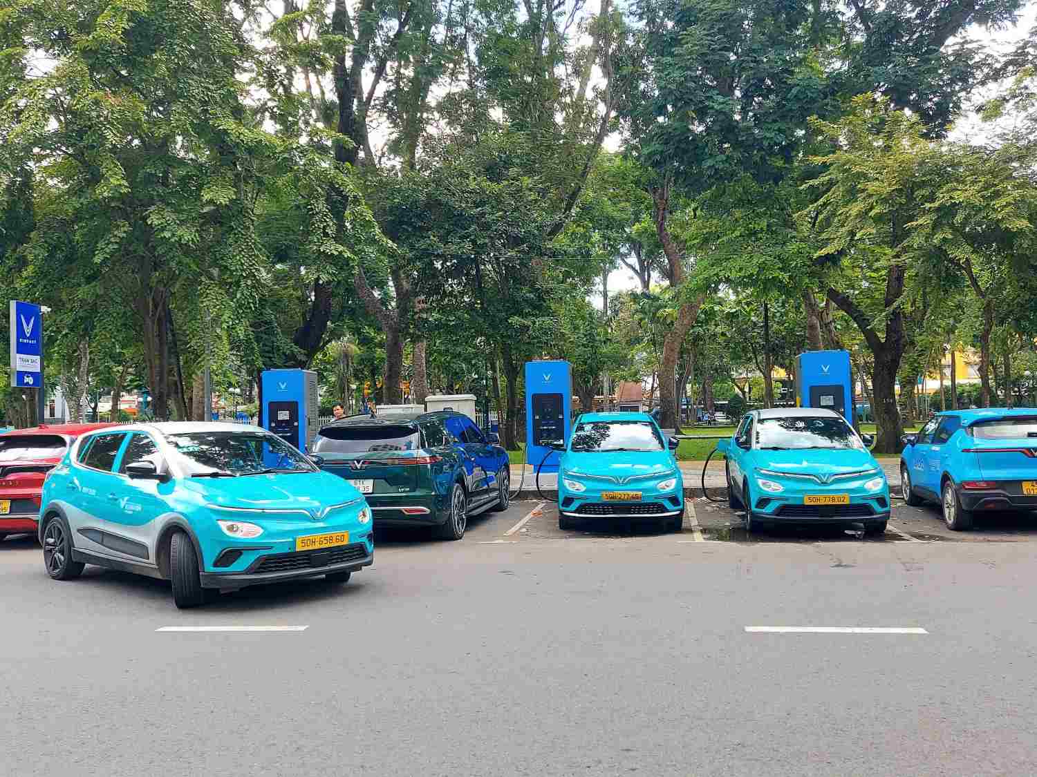 TP. HCM cho phép lắp trạm sạc xe điện tại các điểm đỗ xe có thu phí