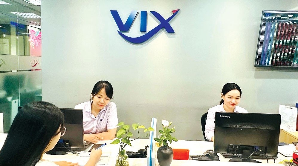 Khoản lãi lớn của quý 3 giúp VIX cán đích kế hoạch năm chỉ sau 9 tháng. Khoản lãi lớn của quý 3 giúp VIX cán đích kế hoạch năm chỉ sau 9 tháng.