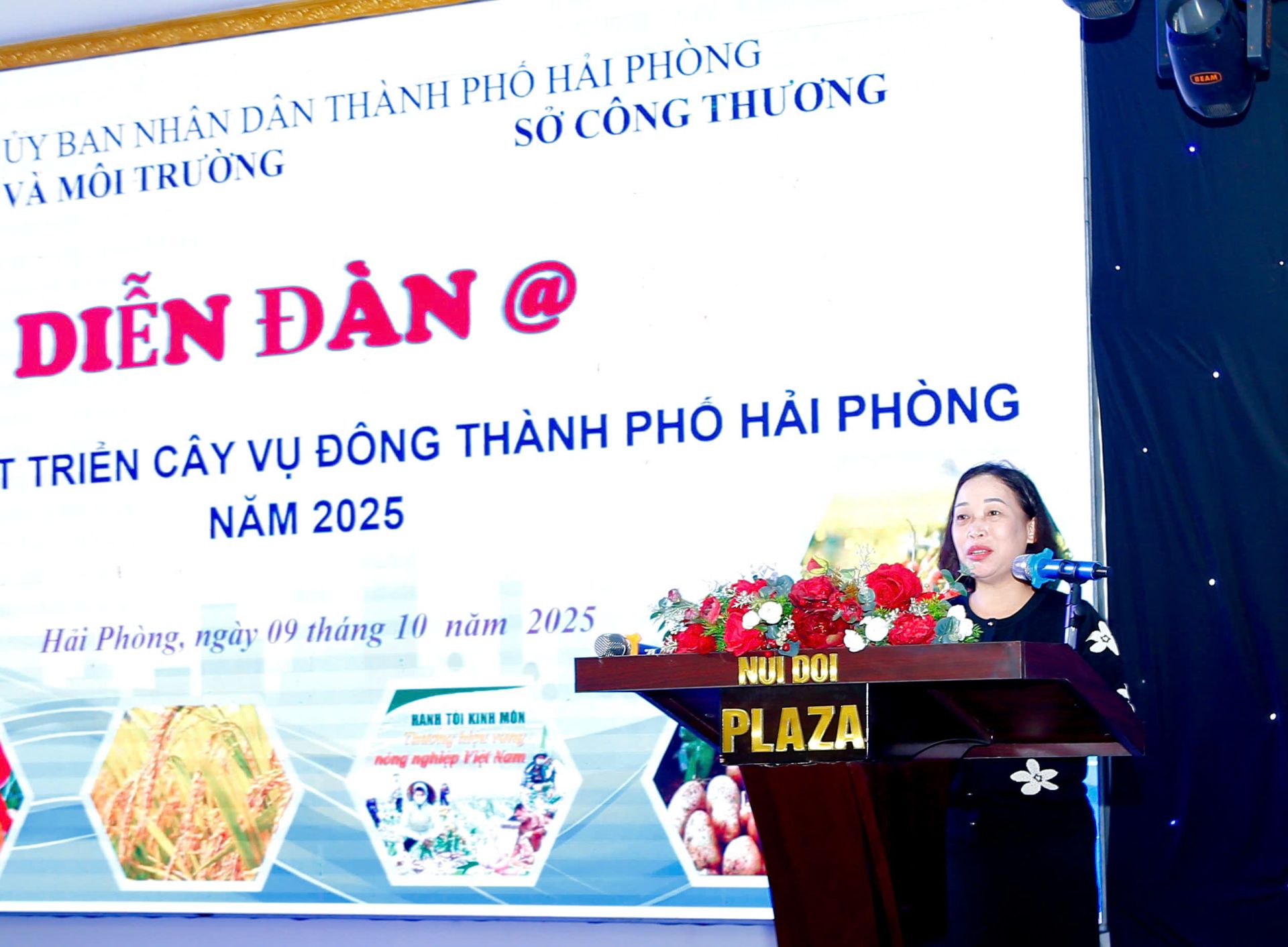 Lãnh đạo Sở Nông nghiệp và Môi trường phát biểu tại diễn đàn. Lãnh đạo Sở Nông nghiệp và Môi trường phát biểu tại diễn đàn.