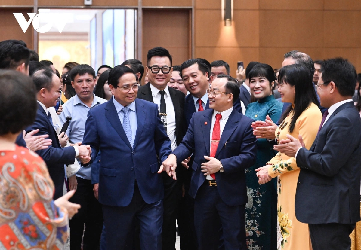 Thủ tướng gặp mặt đại diện doanh nghiệp nh&acirc;n Ng&agrave;y Doanh nh&acirc;n Việt Nam