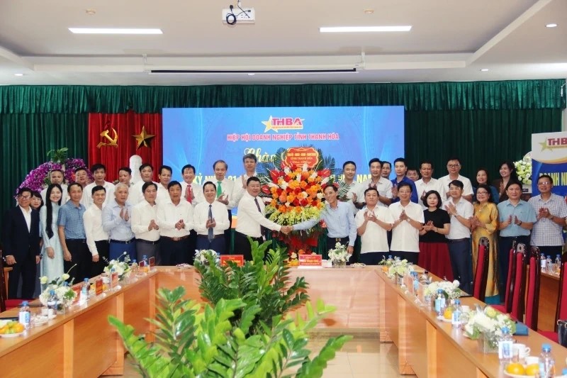 Phó Chủ tịch UBND tỉnh Thanh Hóa chúc mừng các đơn vị nhân Ngày Doanh nhân Việt Nam 13/10