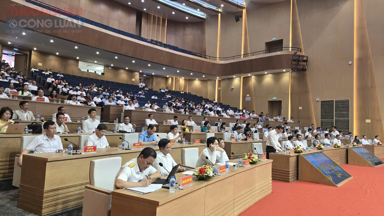 Các đại biểu tham dự diễn đàn