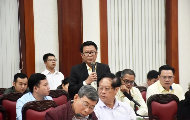 Ông Bùi Trần Nhân Trí – Phó TGĐ THILOGI phát biểu tại hội nghị Ông Bùi Trần Nhân Trí – Phó TGĐ THILOGI phát biểu tại hội nghị