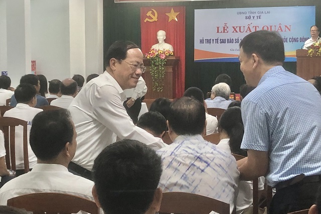 Ông Phạm Anh Tuấn (đứng bên trái) thăm hỏi các thành viên Đoàn công tác. Ảnh: Viết Hiền Ông Phạm Anh Tuấn (đứng bên trái) thăm hỏi các thành viên Đoàn công tác. Ảnh: Viết Hiền