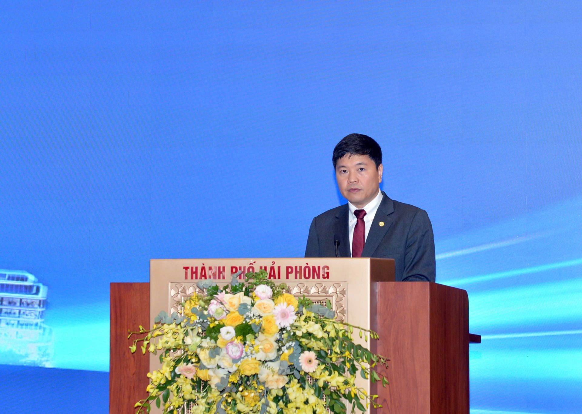 Đồng chí Hoàng Minh Cường, PCT UBND TP. Hải Phòng phát biểu tại diễn đàn.