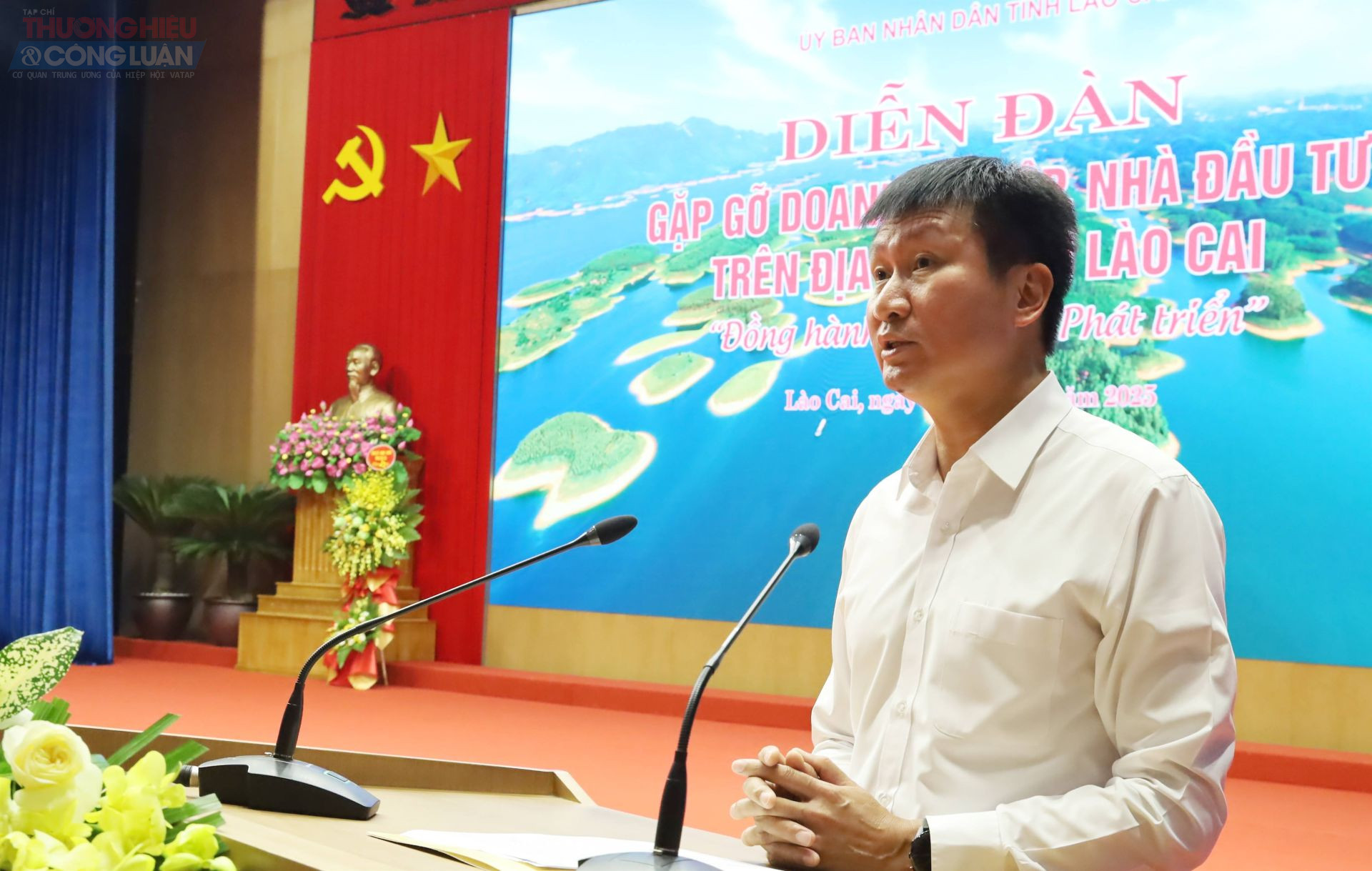 Phó Bí thư Tỉnh uỷ, Chủ tịch UBND tỉnh Lào Cai Trần Huy Tuấn - phát biểu tại Diễn đàn.