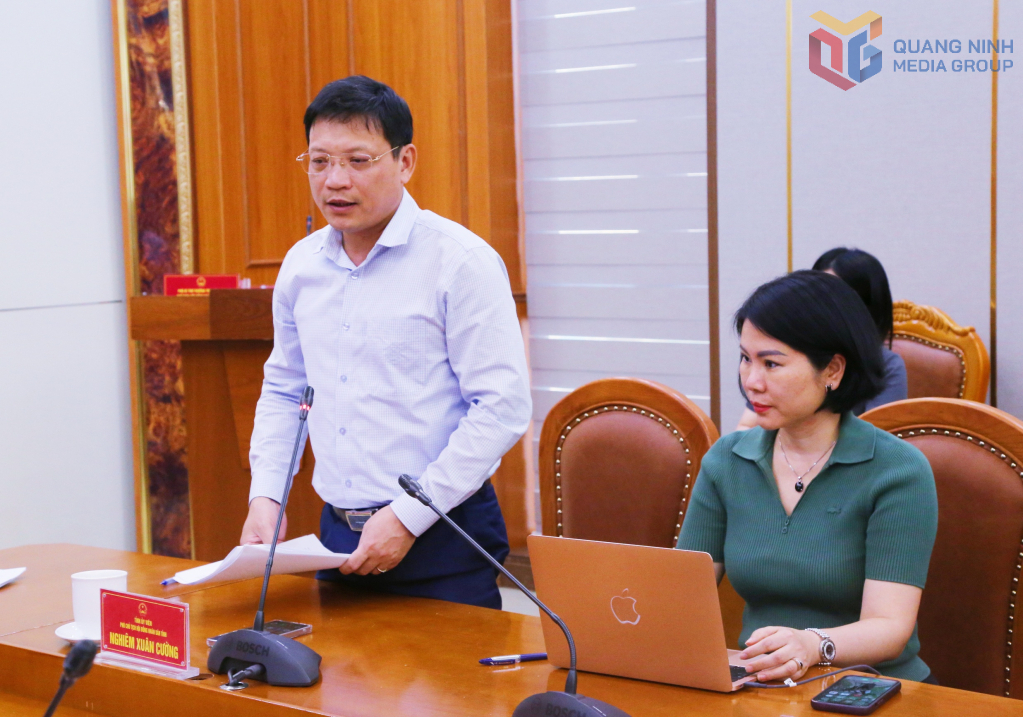 Ông Nghiêm Xuân Cường, Phó Chủ tịch HĐND tỉnh Quảng Ninh phát biểu tại hội nghị.